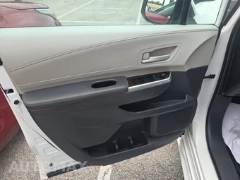 2024 Toyota Sienna LE 8-Passenger 120.5" WB - miniatura 9
