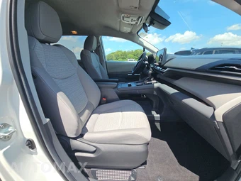 2024 Toyota Sienna LE 8-Passenger 120.5" WB - miniatura 8