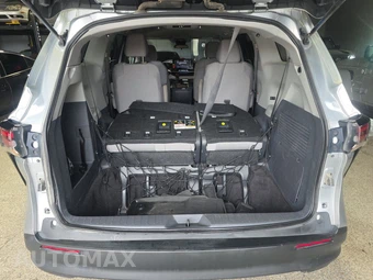 2024 Toyota Sienna LE 8-Passenger 120.5" WB - miniatura 17