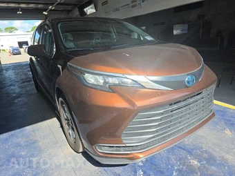 2024 Toyota Sienna LE 8-Passenger 120.5" WB - miniatura 9
