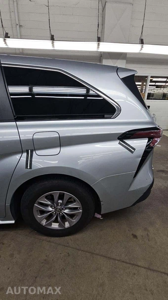 2024 Toyota Sienna LE 8-Passenger 120.5" WB - miniatura 31