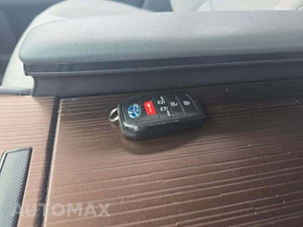 2024 Toyota Sienna LE 8-Passenger 120.5" WB - miniatura 8