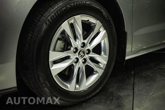 2024 Toyota Sienna XLE 7-Passenger 120.5" WB - miniatura 3