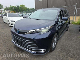 2024 Toyota Sienna XLE 8-Passenger 120.5" WB