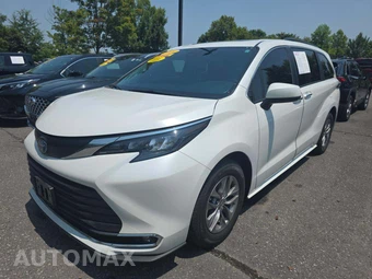 2024 Toyota Sienna XLE 8-Passenger 120.5" WB