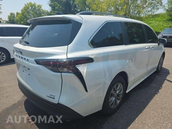 2024 Toyota Sienna XLE 8-Passenger 120.5" WB - miniatura 3