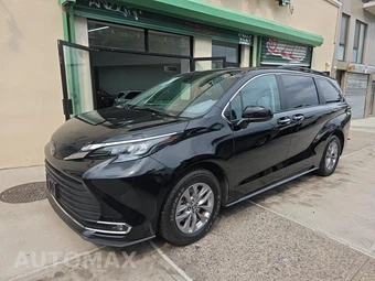 2024 Toyota Sienna XLE 8-Passenger 120.5" WB