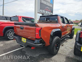 2024 Toyota Tacoma Hybrid TRD Pro Crew Cab Medium Bed - miniatura 3
