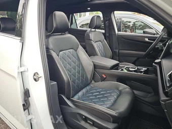 2024 Volkswagen Atlas Cross Sport 2.0T SEL Premium R-Line - miniatura 18