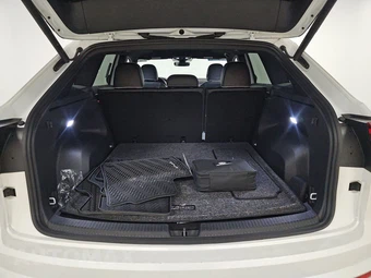 2024 Volkswagen Atlas Cross Sport 2.0T SEL Premium R-Line - miniatura 16