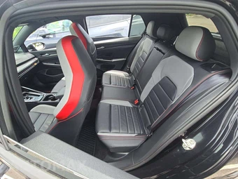 2024 Volkswagen Golf GTI Autobahn - miniatura 13
