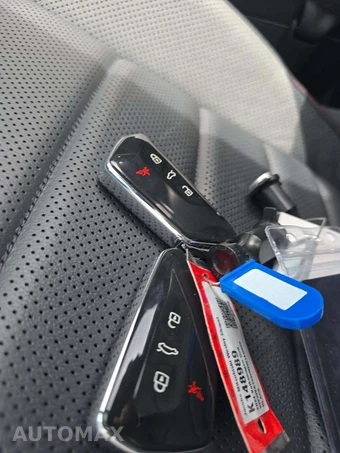 2024 Volkswagen Golf GTI Autobahn - miniatura 8