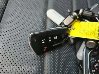 2024 Volkswagen Golf R - miniatura 9