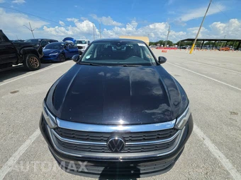 2024 Volkswagen Jetta SE - miniatura 2