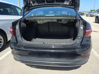 2024 Volkswagen Jetta SE - miniatura 23