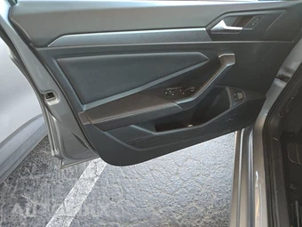 2024 Volkswagen Jetta SE - miniatura 9
