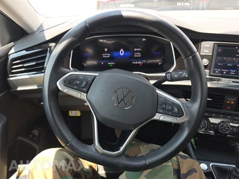 2024 Volkswagen Jetta SE - miniatura 16