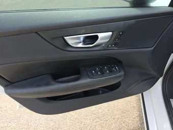 2024 Volvo S60 B5 Core Dark – miniatura 9