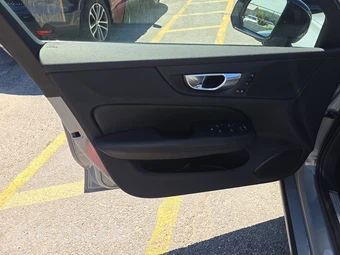 2024 Volvo S60 B5 Core Dark – miniatura 9