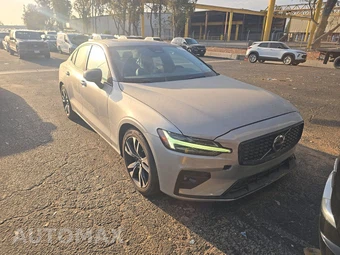 2024 Volvo S60 B5 Core Dark - miniatura 3