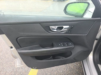 2024 Volvo S60 B5 Core Dark – miniatura 9