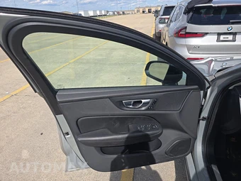 2024 Volvo S60 B5 Core Dark – miniatura 15