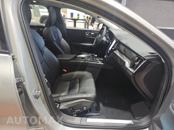2024 Volvo S60 B5 Core Dark – miniatura 14