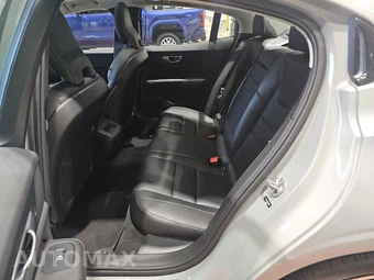 2024 Volvo S60 B5 Core Dark – miniatura 19
