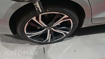 2024 Volvo S60 B5 Core Dark – miniatura 32