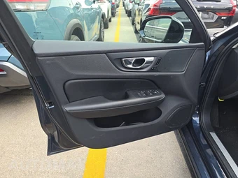 2024 Volvo S60 B5 Core Dark – miniatura 15