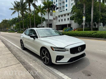 2024 Volvo S60 B5 Core Dark - samochód z USA z aukcji Manheim, oferta Kup Teraz w AUTOMAX