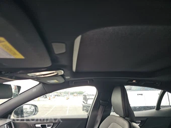 2024 Volvo S60 B5 Plus Black Edition – miniatura 18