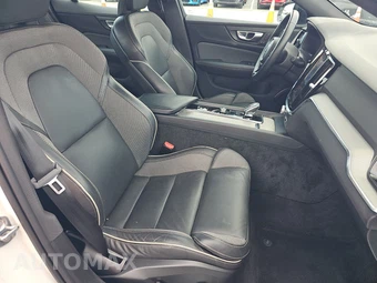 2024 Volvo S60 B5 Plus Black Edition – miniatura 8