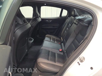 2024 Volvo S60 B5 Plus Black Edition – miniatura 13