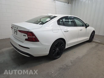2024 Volvo S60 B5 Plus Black Edition – miniatura 4