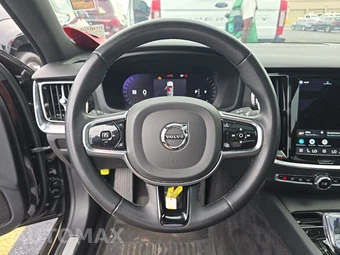 2024 Volvo S60 B5 Plus Black Edition – miniatura 10