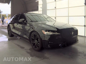 2024 Volvo S60 B5 Plus Black Edition – miniatura 3