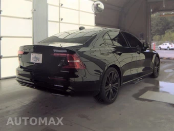2024 Volvo S60 B5 Plus Black Edition – miniatura 4