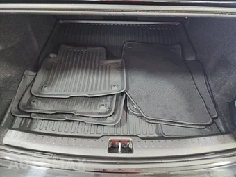 2024 Volvo S60 B5 Plus Black Edition – miniatura 16