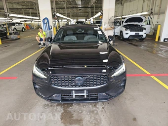 2024 Volvo S60 B5 Plus Black Edition – miniatura 2