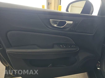 2024 Volvo S60 B5 Plus Black Edition – miniatura 9