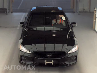 2024 Volvo S60 B5 Plus Black Edition – miniatura 2
