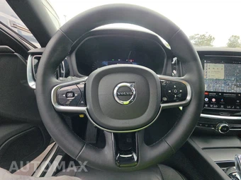 2024 Volvo S60 B5 Plus Black Edition – miniatura 10