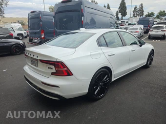 2024 Volvo S60 B5 Plus Black Edition – miniatura 4
