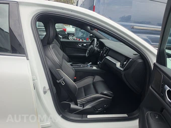 2024 Volvo S60 B5 Plus Black Edition – miniatura 8