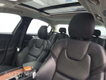 2024 Volvo S60 B5 Plus Dark – miniatura 11