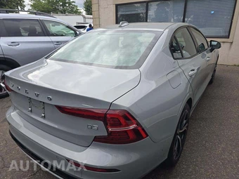 2024 Volvo S60 B5 Plus Dark – miniatura 3