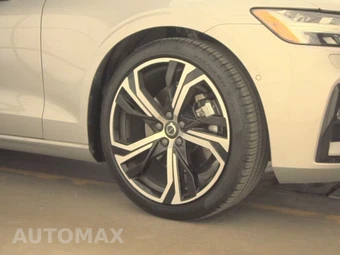 2024 Volvo S60 B5 Plus Dark – miniatura 10