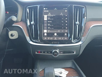 2024 Volvo S60 B5 Plus Dark – miniatura 17