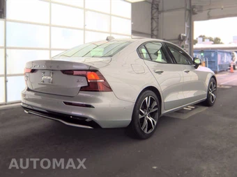 2024 Volvo S60 B5 Plus Dark – miniatura 4